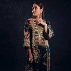 *Presenting Aneel's Most Viral Design of TikTok Now Available in Luxury Embroidered*  Fabric *Shemoz Silk Suit with Ready to Wear Embroidered Shawl