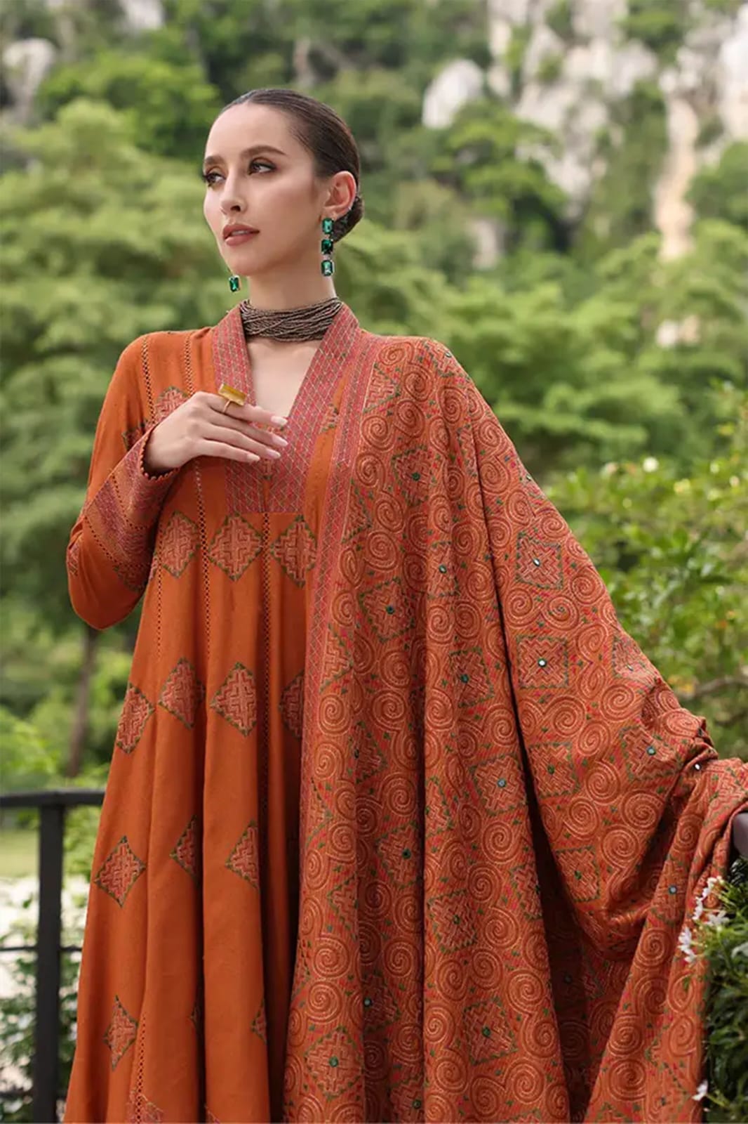 *RESENTING BAREEZE PREMIUM HEAVY EMBROIDERED DHANAK VOL*  *Winter Collection 2025* Fabric - Image 3