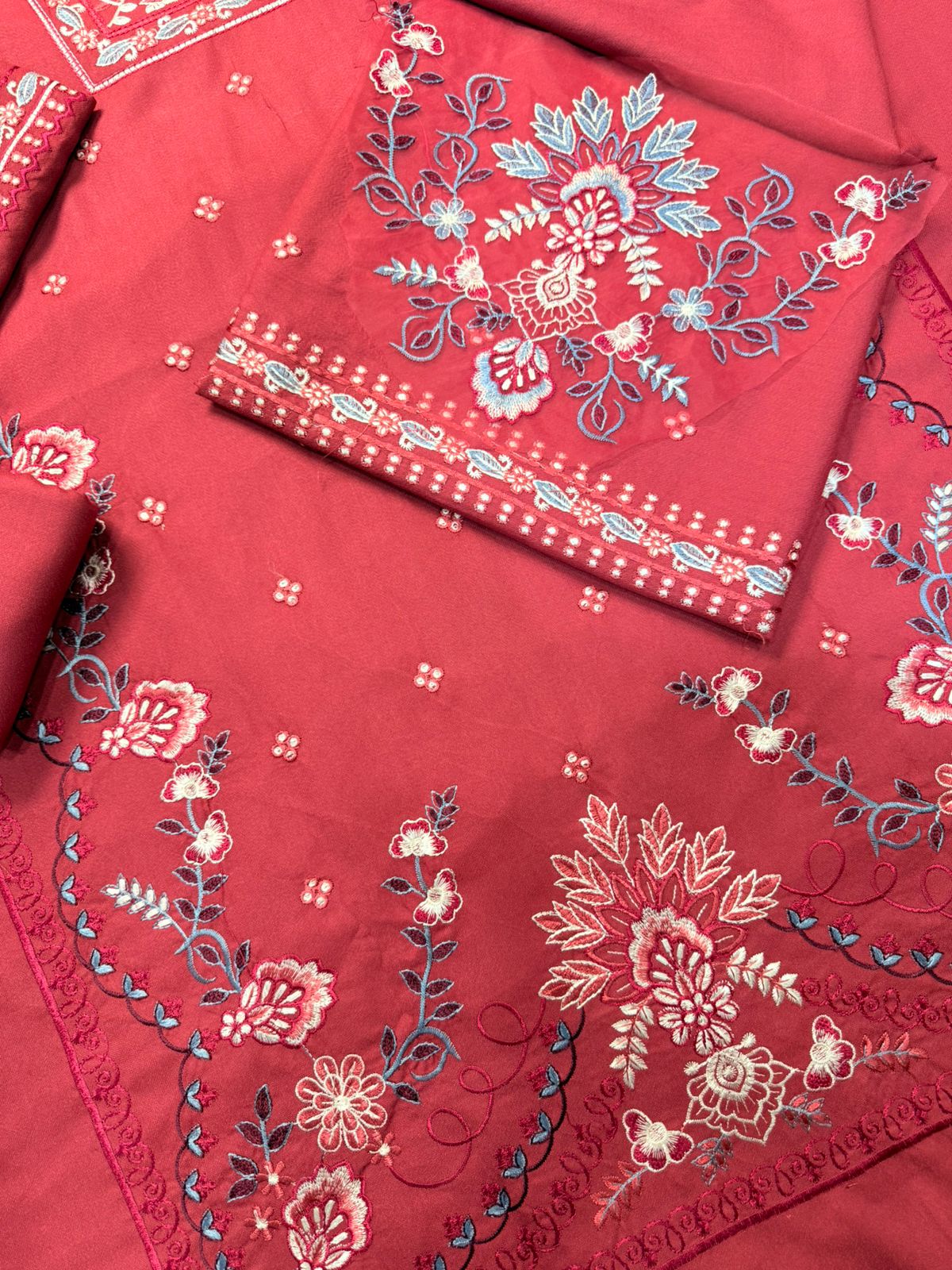 *_❄️WINTER  *HANIA AMIR* 3pc Casual Winter Collection - Image 5