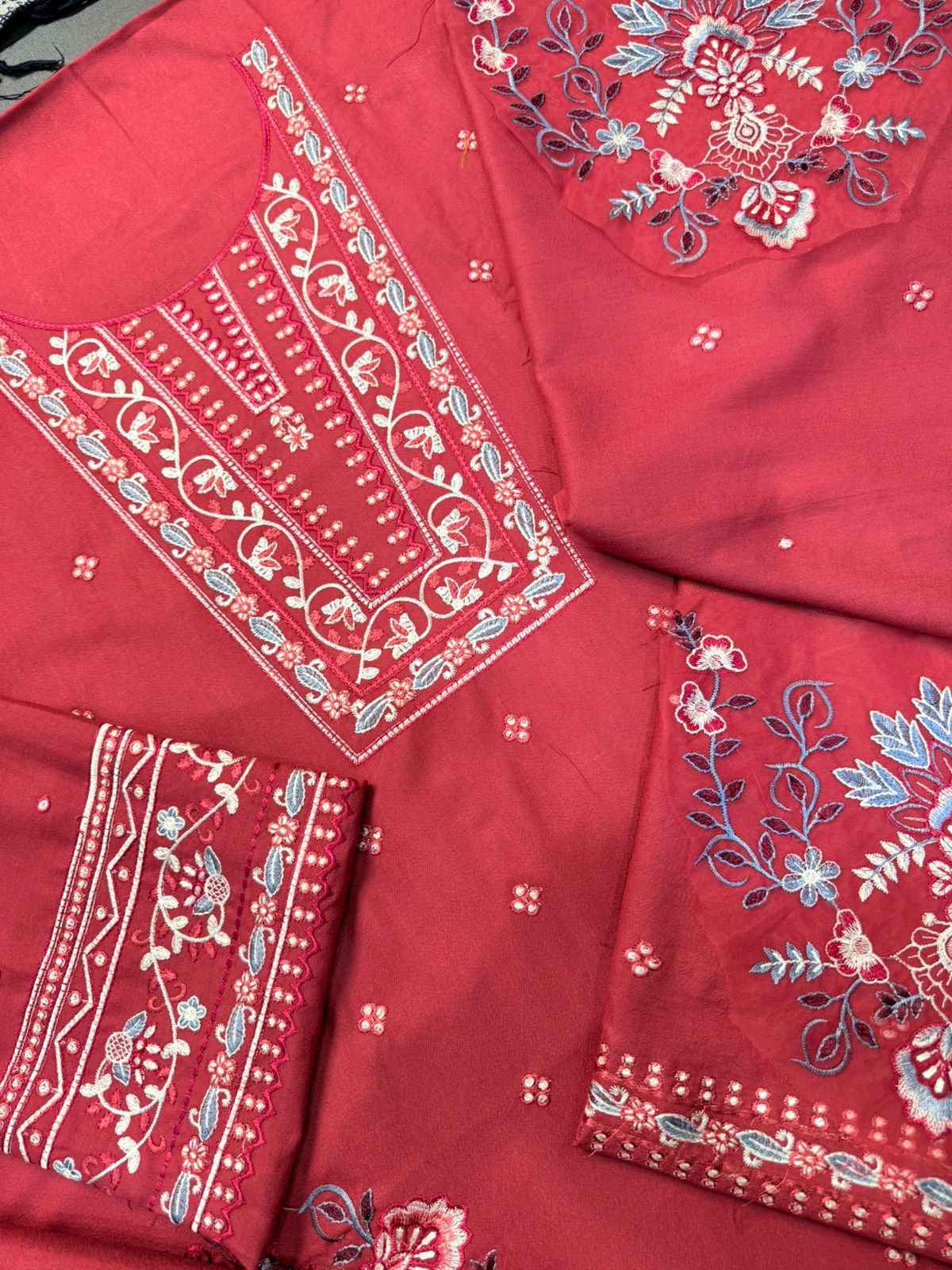 *_❄️WINTER  *HANIA AMIR* 3pc Casual Winter Collection - Image 7