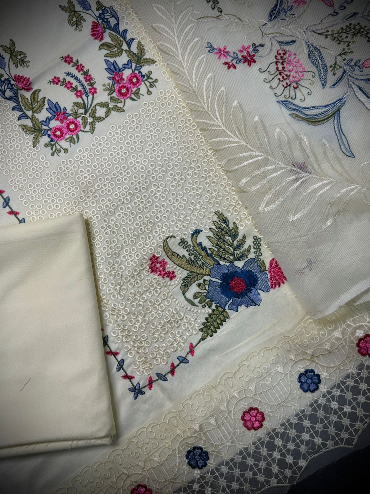 *_❄️WINTER COLLECTION ❄️_*            *QALAMKAR* 3pc Casual Winter Collection - Image 6