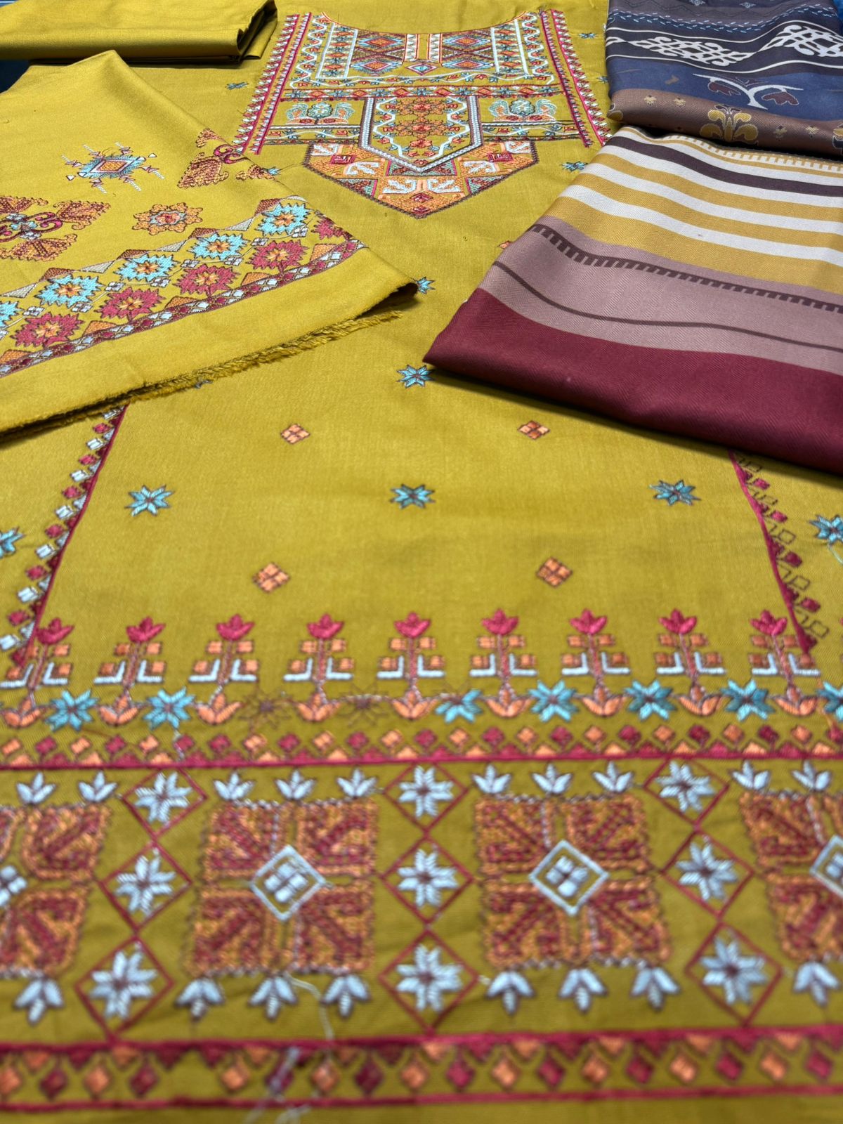 *_❄️WINTER COLLECTION ❄️_*           *ALHAMDULILAH* *SAPPHIRE* 3pc Casual Winter Collection - Image 3