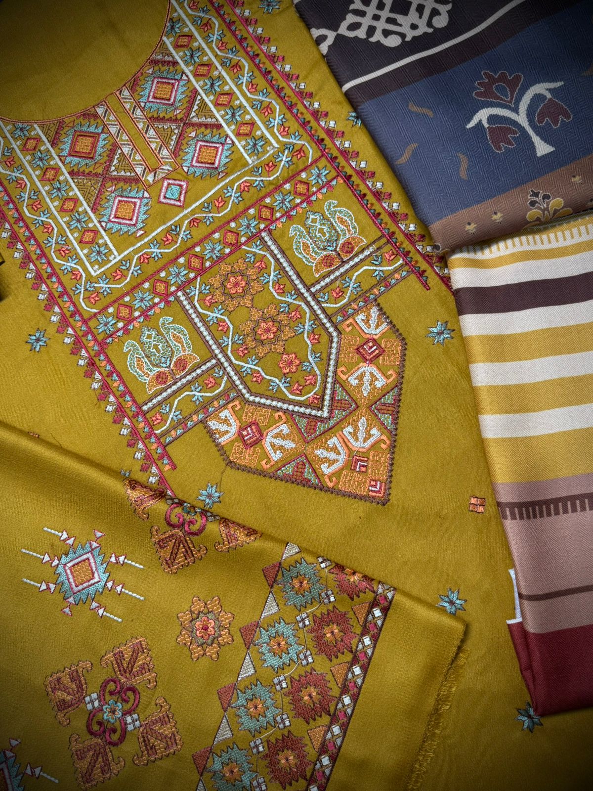 *_❄️WINTER COLLECTION ❄️_*           *ALHAMDULILAH* *SAPPHIRE* 3pc Casual Winter Collection - Image 4