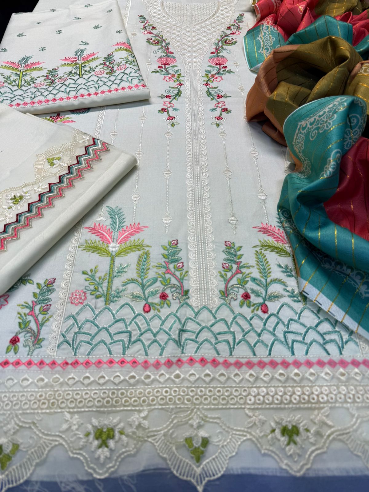 *_❄️WINTER COLLECTION ❄️_*           *ALHAMDULILAH* *COCO* 3pc Casual Winter Collection - Image 3