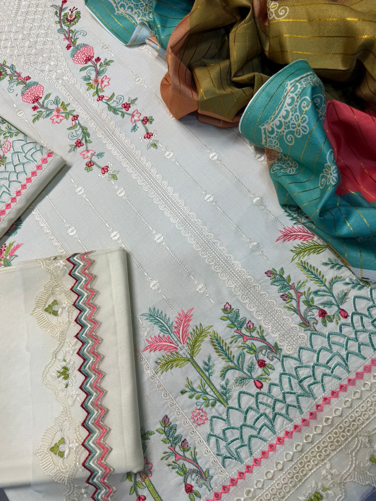 *_❄️WINTER COLLECTION ❄️_*           *ALHAMDULILAH* *COCO* 3pc Casual Winter Collection - Image 4