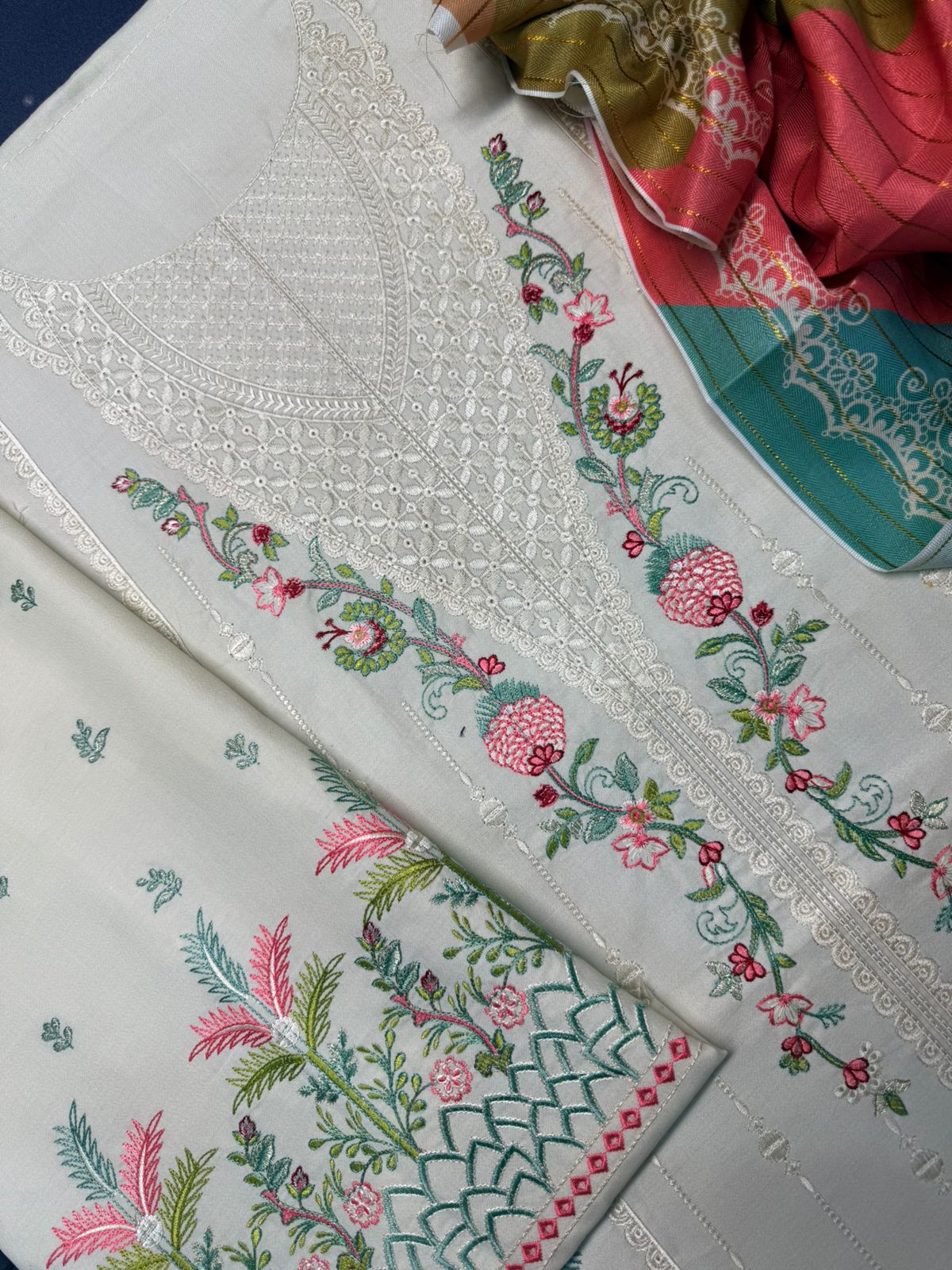 *_❄️WINTER COLLECTION ❄️_*           *ALHAMDULILAH* *COCO* 3pc Casual Winter Collection - Image 5