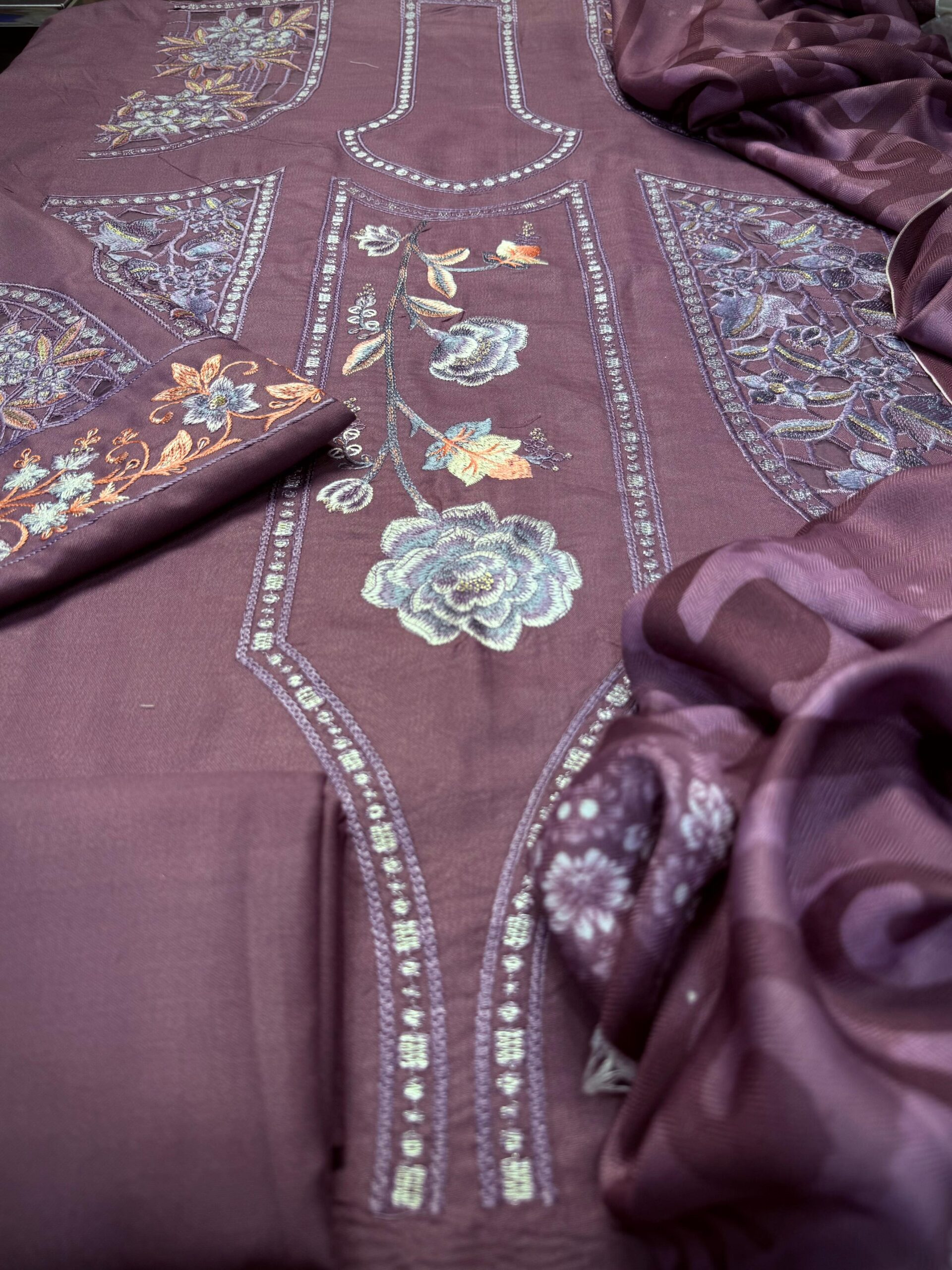 *_❄️WINTER COLLECTION ❄️_* *ALHAMDULILAH* *MARIA B* 3pc Wedding collection - Image 2