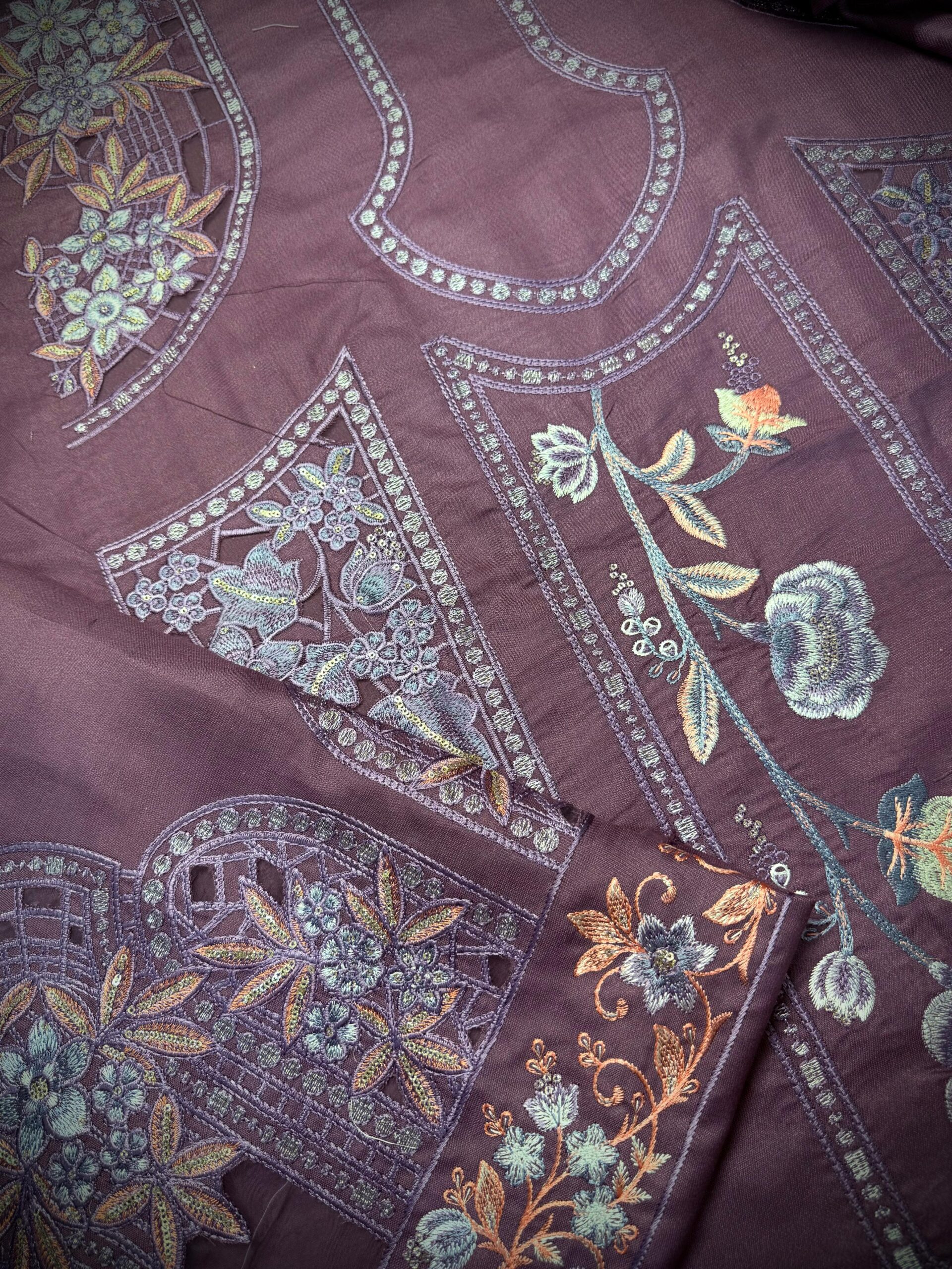 *_❄️WINTER COLLECTION ❄️_* *ALHAMDULILAH* *MARIA B* 3pc Wedding collection - Image 3